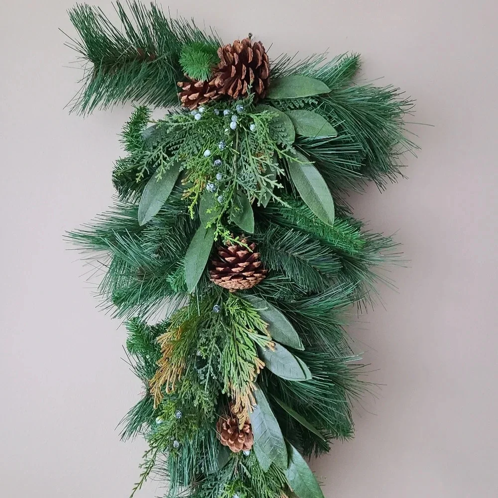 NWOT  Deep Woods mix greens with Pinecones teardrop swag